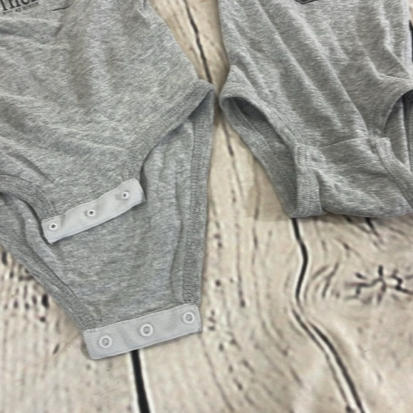 Diesel enthuzst snap tops 2pc NB and 3/6m - Picture 4 of 5